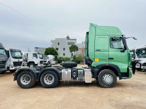Xe đầu kéo Sitrak 440 cầu láp 3.7