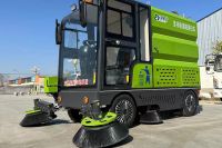 Địa chỉ phân phối xe quét đường, quét nhà xưởng mini uy tín